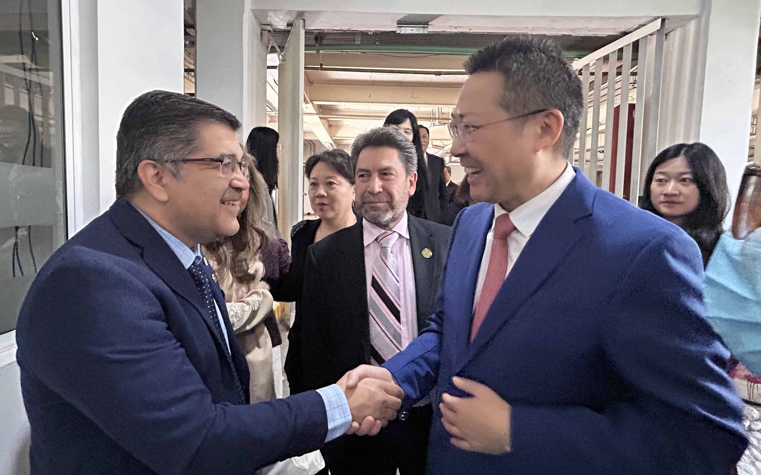 Economista antorchista participa en seminario sobre economía inteligente