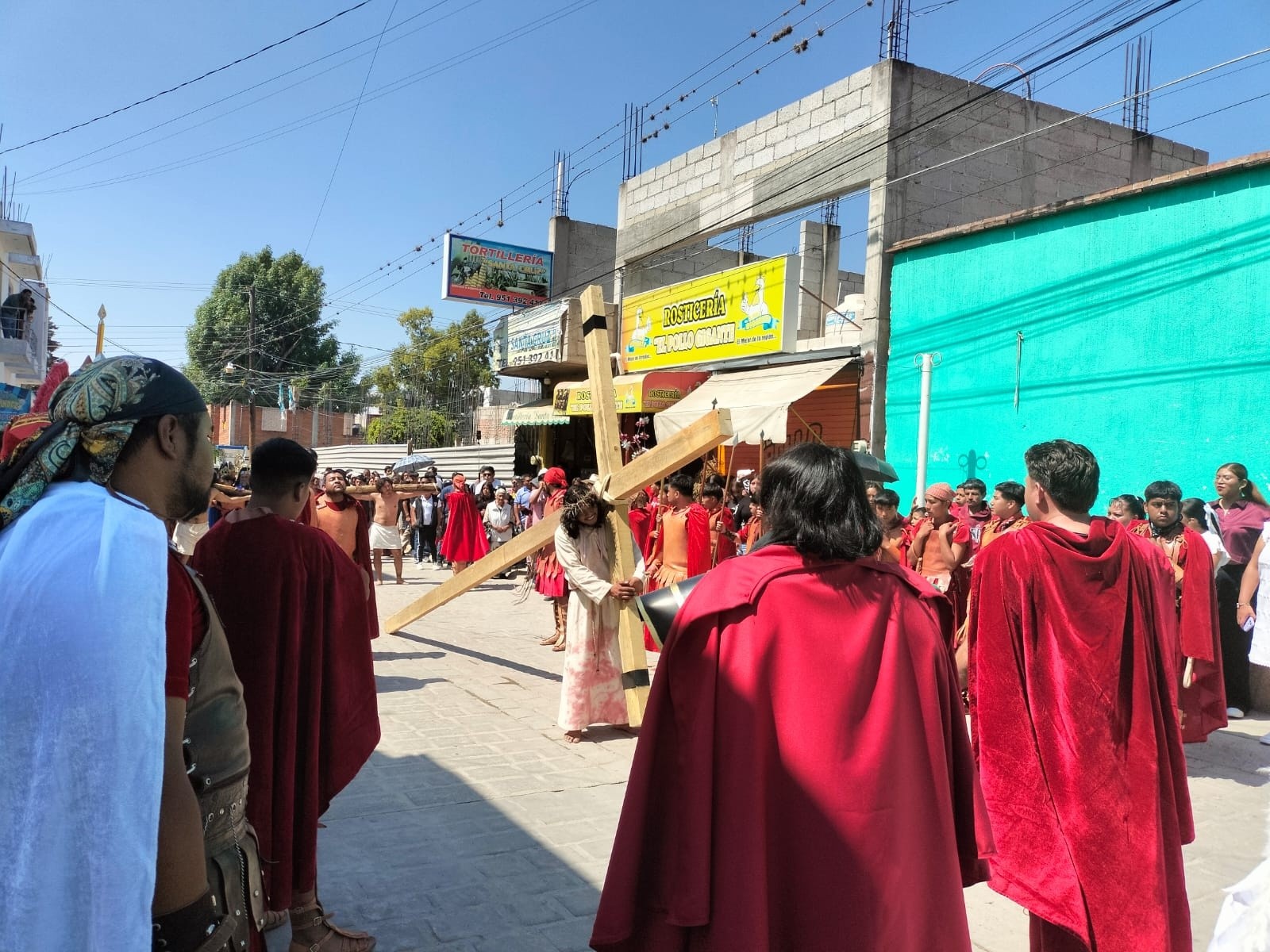 VIERNES SANTO SACUDE LA FE EN NOCHIXTLÁN: MULTITUDES REVIVEN LA PASIÓN DE CRISTO