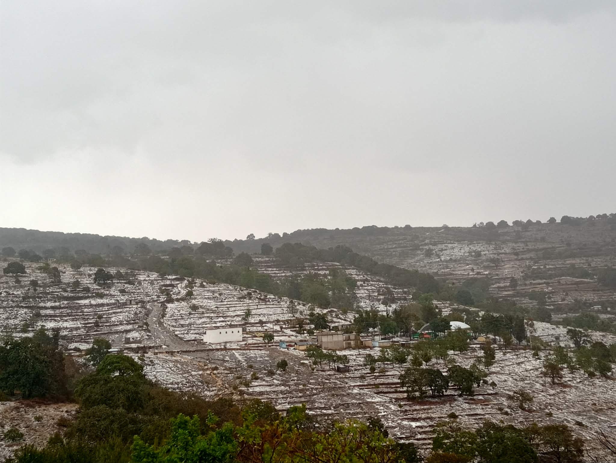 FUERTE AGUACERO Y GRANIZADA GOLPEA SAN juan DIUXI, NOCHIXTLÁN