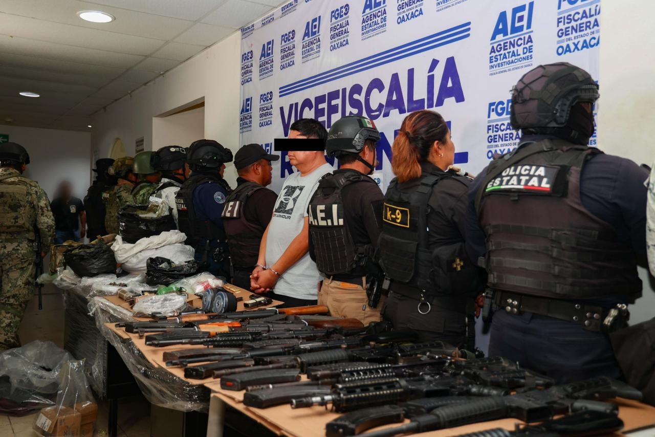 Fiscalía de Oaxaca y Gabinete de Seguridad capturan a objetivo prioritario y nuevo líder de célula criminal de Ocotlán, asegurando drogas, armas de alto poder, granadas y explosivos